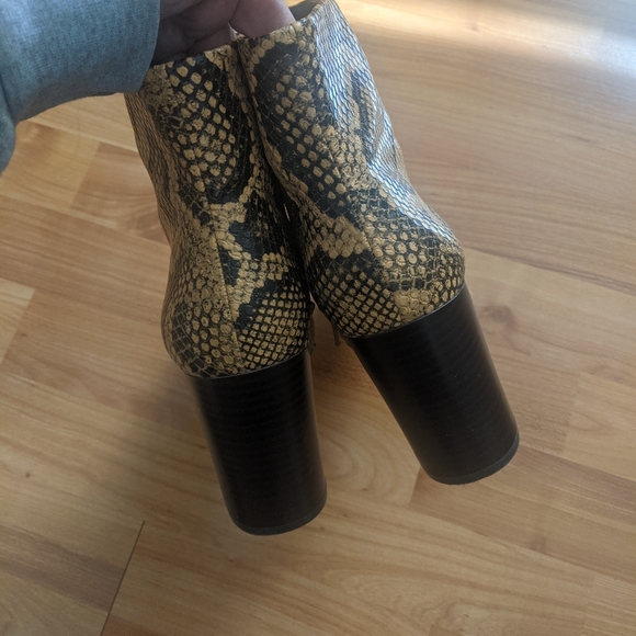 Pointed heel ankle MANGO boots 38 EU, 7.5 US, yellow snake pattern - Picture 10 of 11